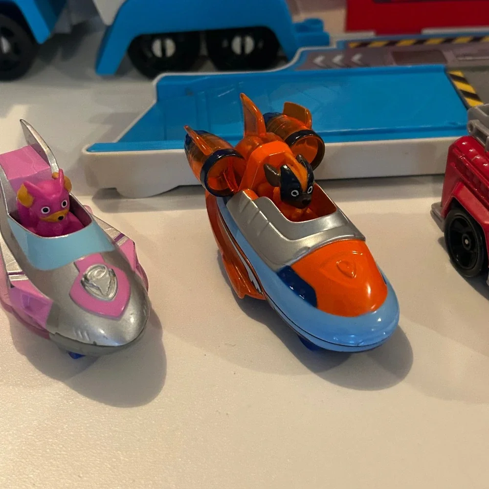 Paw Patrol Launch N Haul Patroller 2-in-1 Transforming Playset 7 Vehicles